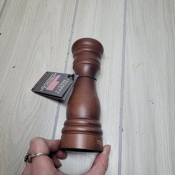 Fletchers Mill Federal Salt Mill Walnut 8 in USA Made NWT - Picture 6 of 9